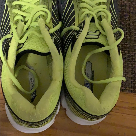 Fila men’s neon yellow/grey cool max shoes - Picture 4 of 4